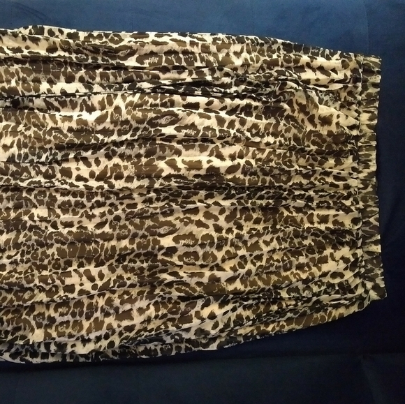 Pleated, Leopard Print Handkerchief-Cut Midi-Skirt - Picture 2 of 16